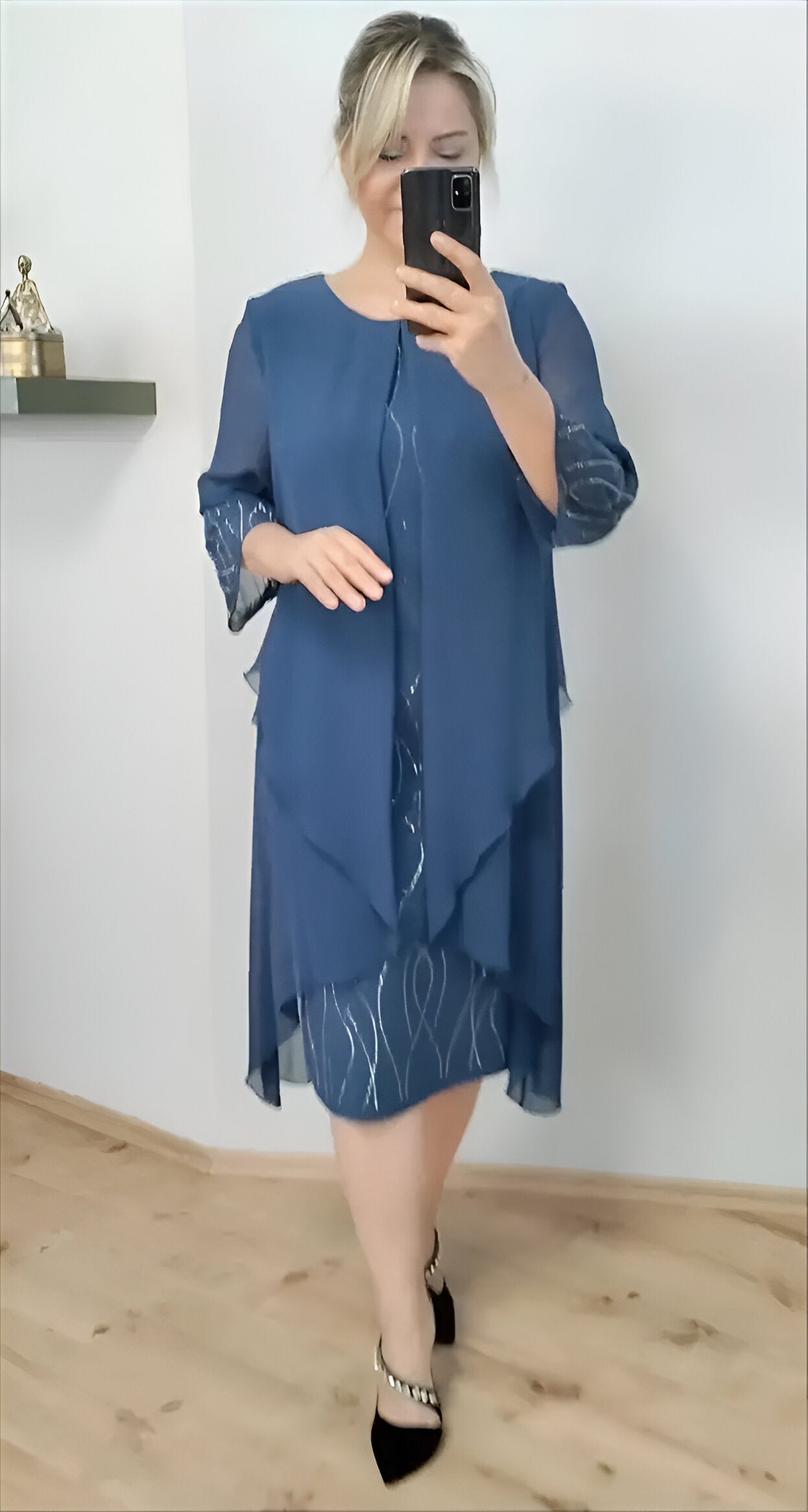 Claudia™ - Elegantes fließendes Kleid mit Overlay