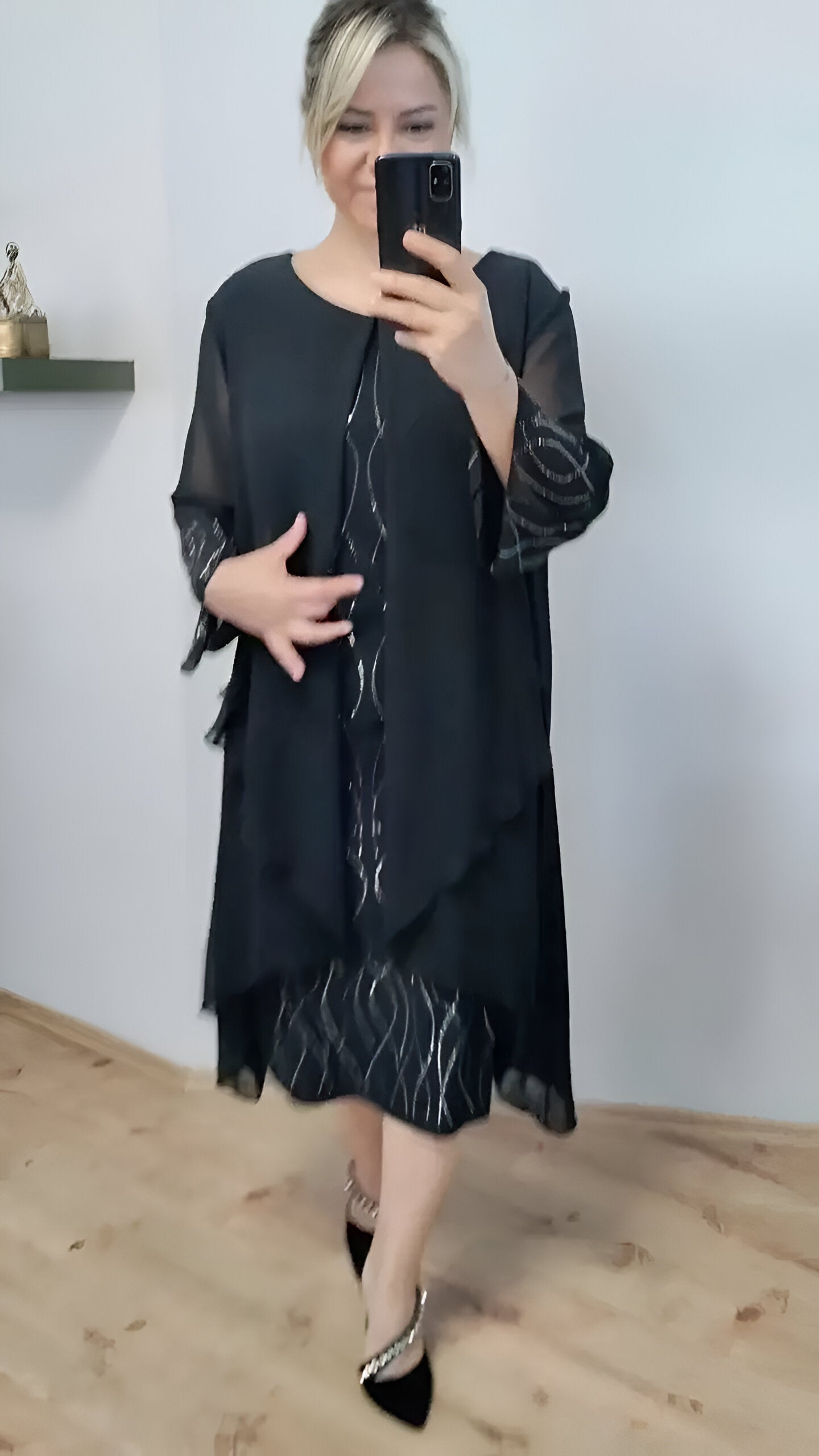Claudia™ - Elegantes fließendes Kleid mit Overlay